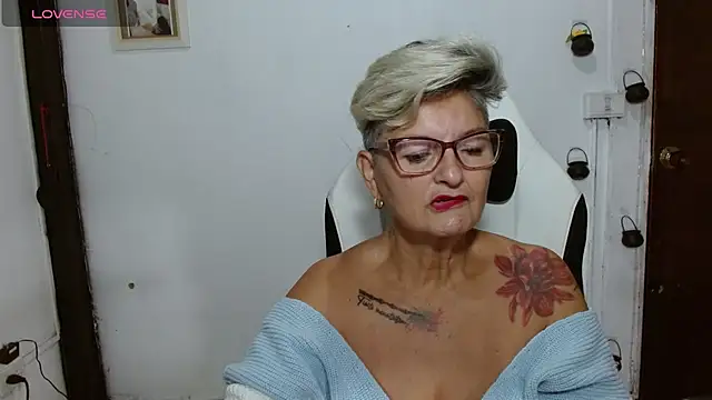 Snapshot of bety-cum2 chatting on 06-21-26, 10:51 bety-cum2 online show from 06-21-26, 10:51