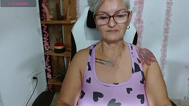 Snapshot of bety-cum2 chatting on 07-15-26, 10:53 bety-cum2 online show from 07-15-26, 10:53