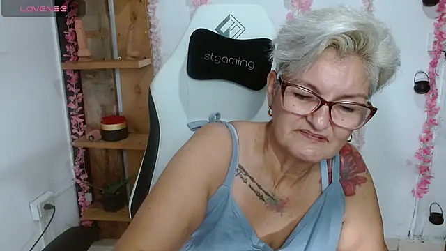 Snapshot of bety-cum2 chatting on 07-20-26, 05:37 bety-cum2 online show from 07-20-26, 05:37