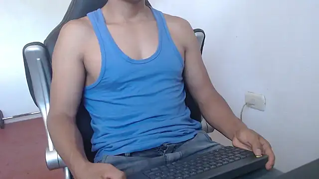 Snapshot of sexatlexx chatting on 02-14-25, 02:02 sexatlexx online show from 02-14-25, 02:02