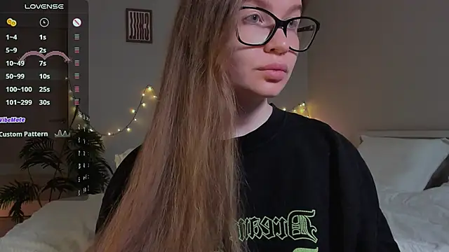 Snapshot of Virtual_Girll chatting on 10-23-25, 08:18 Virtual Girll online show from 10-23-25, 08:18