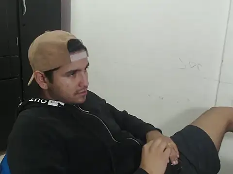 Snapshot of kylian_07 chatting on 11-14-25, 02:21 kylian 07 online show from 11-14-25, 02:21