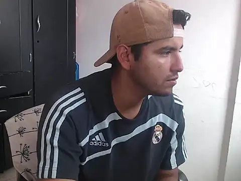 Snapshot of kylian_07 chatting on 11-16-25, 06:24 kylian 07 online show from 11-16-25, 06:24