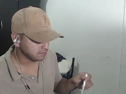 Snapshot of kylian_07 chatting on 11-27-25, 02:35 kylian 07 online show from 11-27-25, 02:35