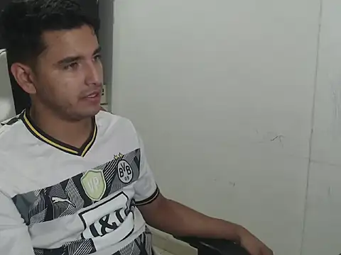 Snapshot of kylian_07 chatting on 12-02-25, 04:07 kylian 07 online show from 12-02-25, 04:07