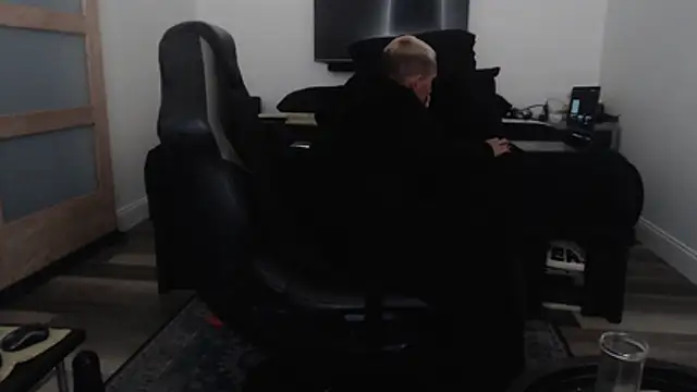 Snapshot of inc25cb@xh chatting on 12-19-25, 07:54 inc25cbxh online show from 12-19-25, 07:54