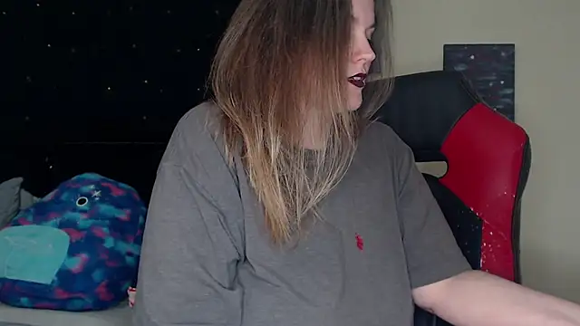 ToxicLilly online show from 01-08-25, 12:15