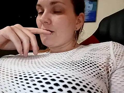 ToxicLilly online show from 03-12-25, 10:05