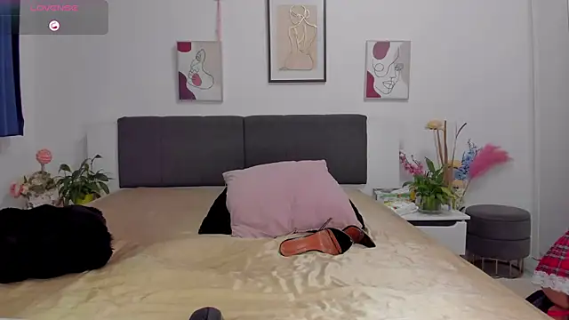 Snapshot of Almatoys chatting on 09-28-25, 05:40 Almatoys online show from 09-28-25, 05:40