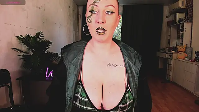 Snapshot of Mira_Xo_ chatting on 10-17-25, 10:51 Mira Xo online show from 10-17-25, 10:51