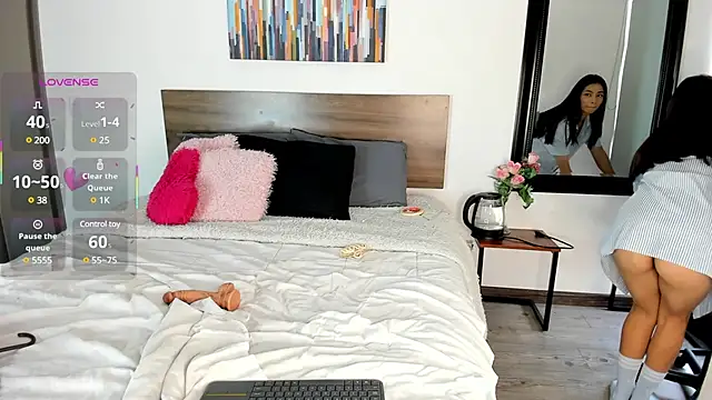 Ginebraa Saenz online show from 03-11-25, 01:56