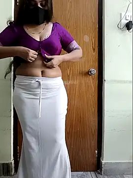 Snapshot of yoursana- chatting on 07-11-26, 04:04 yoursana- online show from 07-11-26, 04:04