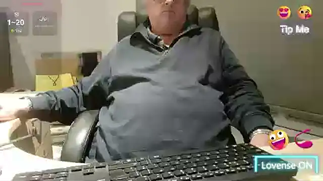 Snapshot of bigbadjon69 chatting on 05-02-26, 08:14 bigbadjon69 online show from 05-02-26, 08:14