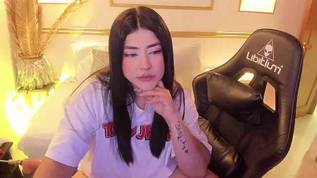 lucy26  online show from 01-28-25, 05:11