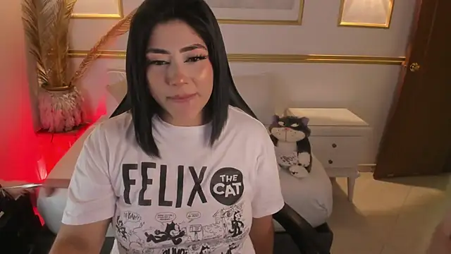 lucy26  online show from 02-12-25, 05:47