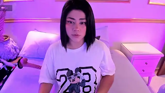 lucy26  online show from 09-13-25, 02:33