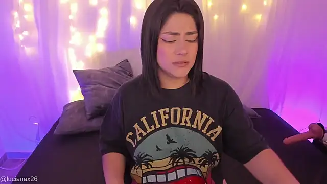 lucy26  online show from 09-30-25, 02:27