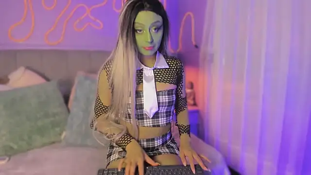 Sofly s online show from 10-31-25, 12:17