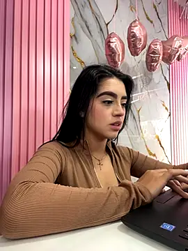 Victoria adaams online show from 12-04-25, 09:01