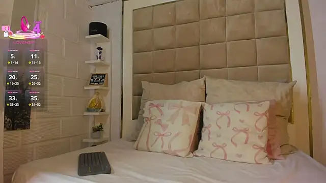 Victoria adaams online show from 12-19-25, 01:51