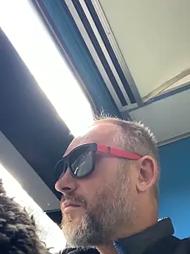 Snapshot of GHsveter chatting on 09-19-25, 11:55 GHsveter online show from 09-19-25, 11:55