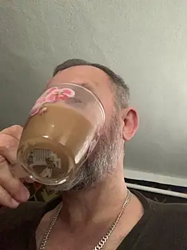 Snapshot of GHsveter chatting on 11-06-25, 08:04 GHsveter online show from 11-06-25, 08:04