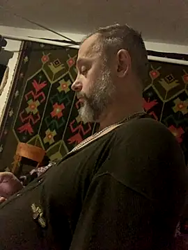 Snapshot of GHsveter chatting on 11-10-25, 02:27 GHsveter online show from 11-10-25, 02:27