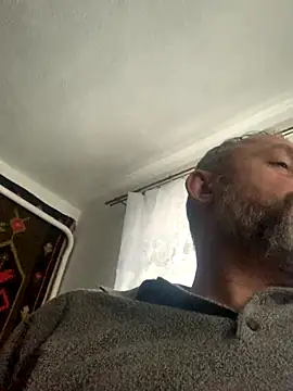 Snapshot of GHsveter chatting on 11-13-25, 11:20 GHsveter online show from 11-13-25, 11:20