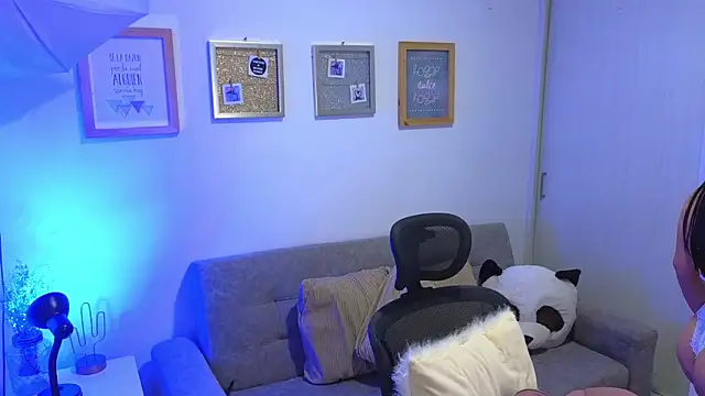 annylouis online show from 11-22-25, 07:24