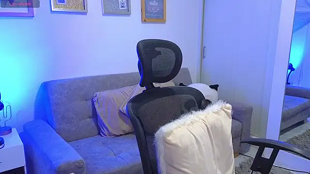 annylouis online show from 11-24-25, 07:13