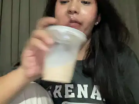 Snapshot of BigDominaMia chatting on 05-20-26, 03:29 BigDominaMia online show from 05-20-26, 03:29