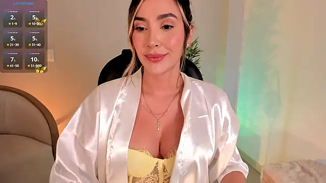 Snapshot of NiaBennet_ chatting on 01-05-26, 11:41 NiaBennet online show from 01-05-26, 11:41