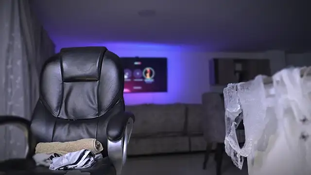 Frank Farrell online show from 10-28-25, 03:32