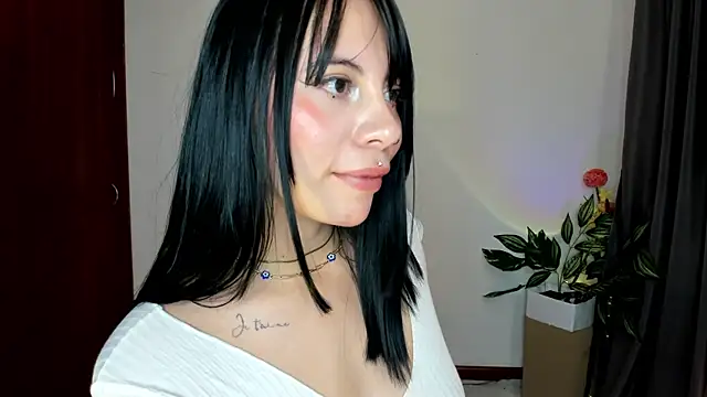 Snapshot of Silvanna-Moree chatting on 05-31-26, 12:19 Silvanna-Moree online show from 05-31-26, 12:19