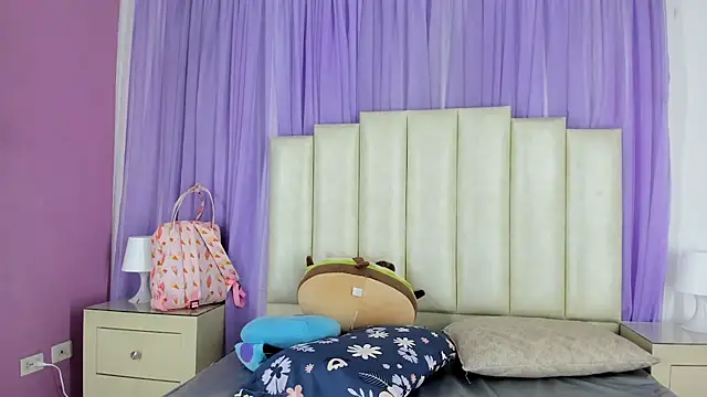 Snapshot of mollieblue69 chatting on 01-17-25, 12:21 mollieblue69 online show from 01-17-25, 12:21