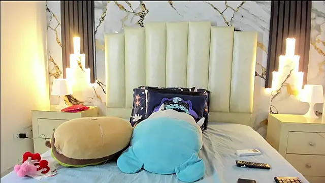 Snapshot of mollieblue69 chatting on 02-14-25, 12:47 mollieblue69 online show from 02-14-25, 12:47