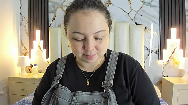 Snapshot of mollieblue69 chatting on 02-23-25, 02:40 mollieblue69 online show from 02-23-25, 02:40