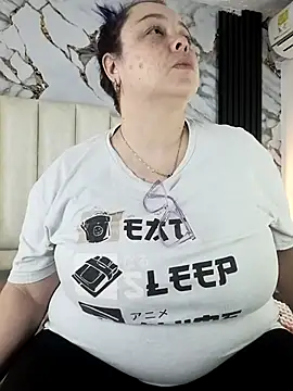 Snapshot of mollieblue69 chatting on 10-15-25, 12:38 mollieblue69 online show from 10-15-25, 12:38