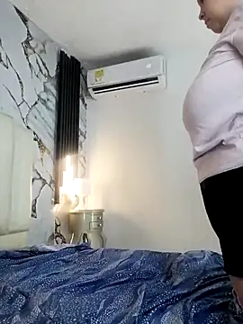 Snapshot of mollieblue69 chatting on 10-18-25, 01:01 mollieblue69 online show from 10-18-25, 01:01