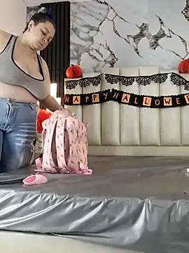 Snapshot of mollieblue69 chatting on 10-25-25, 01:07 mollieblue69 online show from 10-25-25, 01:07