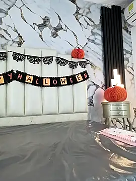 Snapshot of mollieblue69 chatting on 10-29-25, 01:02 mollieblue69 online show from 10-29-25, 01:02