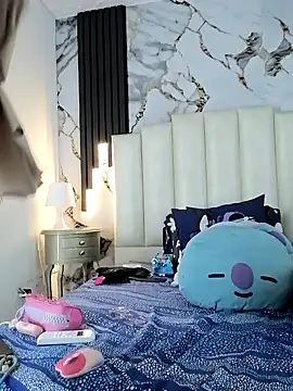 Snapshot of mollieblue69 chatting on 11-14-25, 01:32 mollieblue69 online show from 11-14-25, 01:32