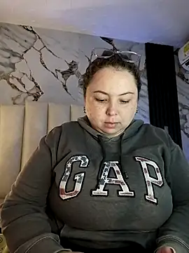 Snapshot of mollieblue69 chatting on 11-21-25, 12:59 mollieblue69 online show from 11-21-25, 12:59