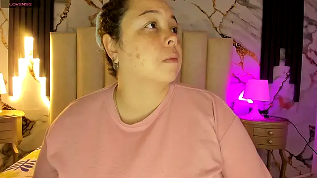 Snapshot of mollieblue69 chatting on 11-23-25, 12:49 mollieblue69 online show from 11-23-25, 12:49