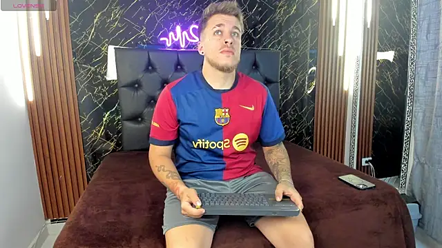 Snapshot of keane_lee chatting on 10-21-25, 01:12 keane lee online show from 10-21-25, 01:12