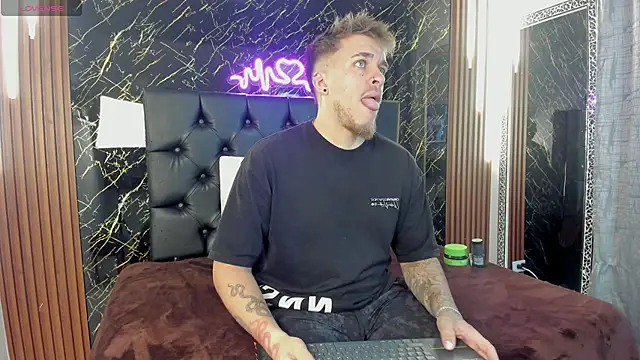 Snapshot of keane_lee chatting on 11-13-25, 12:37 keane lee online show from 11-13-25, 12:37