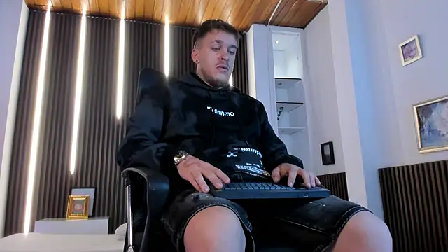 Snapshot of keane_lee chatting on 12-05-25, 11:52 keane lee online show from 12-05-25, 11:52