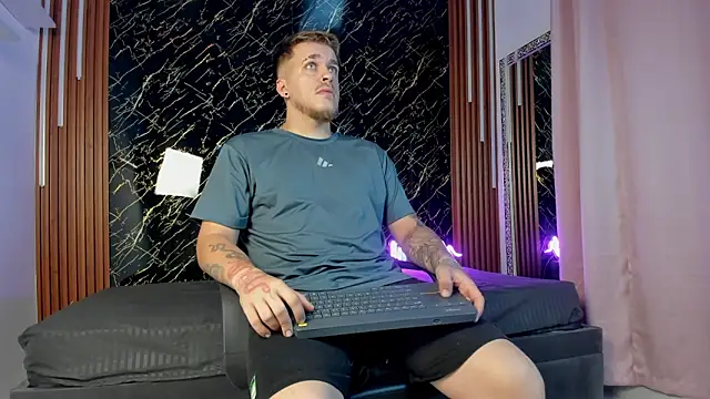 Snapshot of keane_lee chatting on 12-15-25, 12:53 keane lee online show from 12-15-25, 12:53