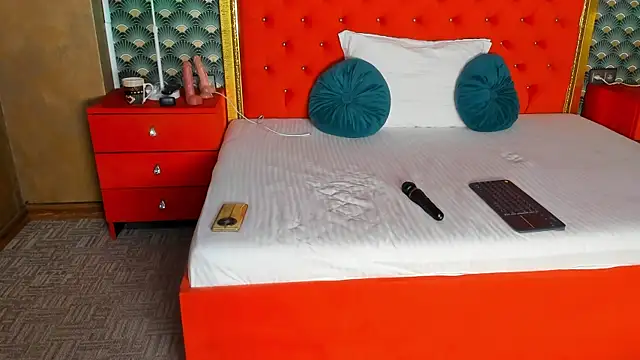 VallerieJones online show from 10-24-25, 07:43