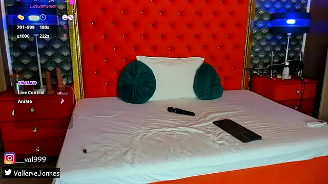 VallerieJones online show from 11-04-25, 12:43